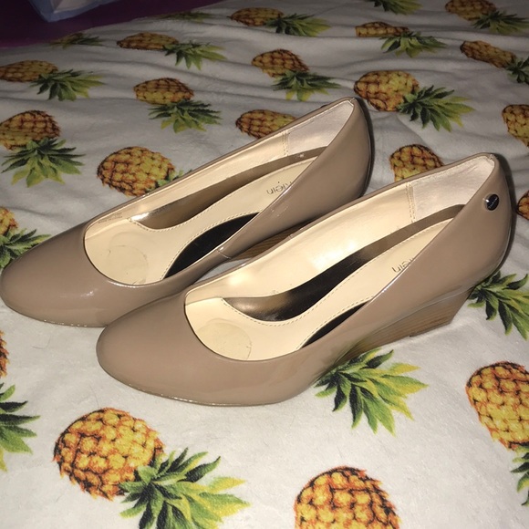 Calvin Klein beige wedges - Picture 2 of 3